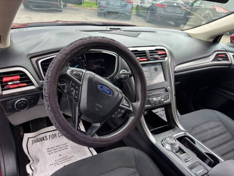 2017 Ford Fusion SE