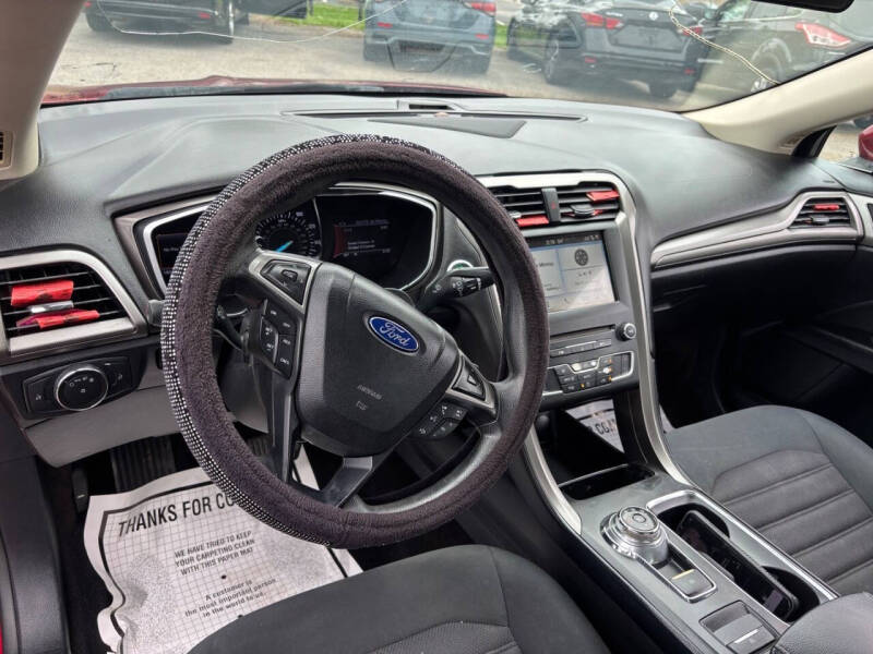 2017 Ford Fusion SE