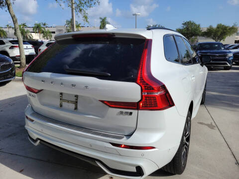 2023 Volvo XC60 B5 Plus Dark Theme