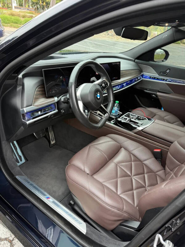 2023 BMW 7 Series 740i