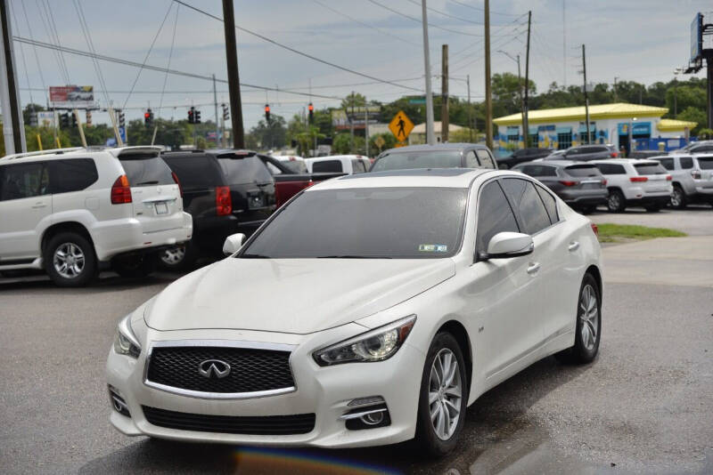 2017 INFINITI Q50 Premium's photo
