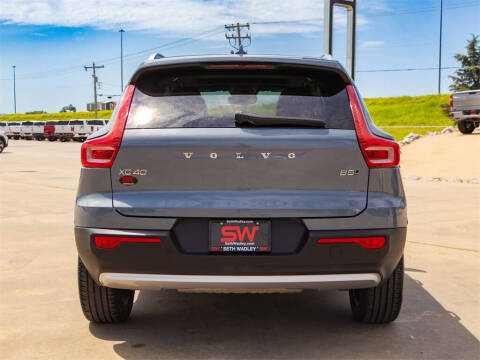 2023 Volvo XC40 B5 Plus Bright Theme