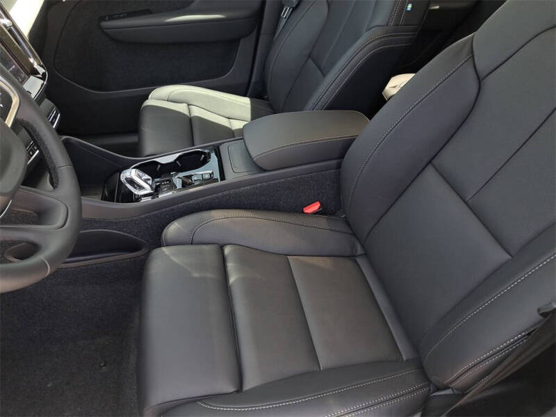 2026 Volvo XC40 B4 Plus