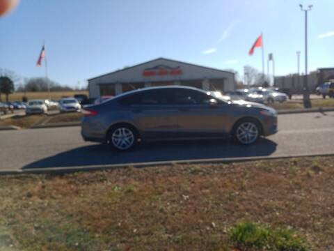 2013 Ford Fusion for sale at DOUG'S AUTO SALES INC in Pleasant View TN