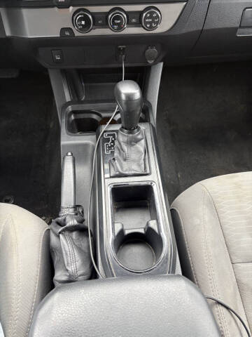 2017 Toyota Tacoma SR