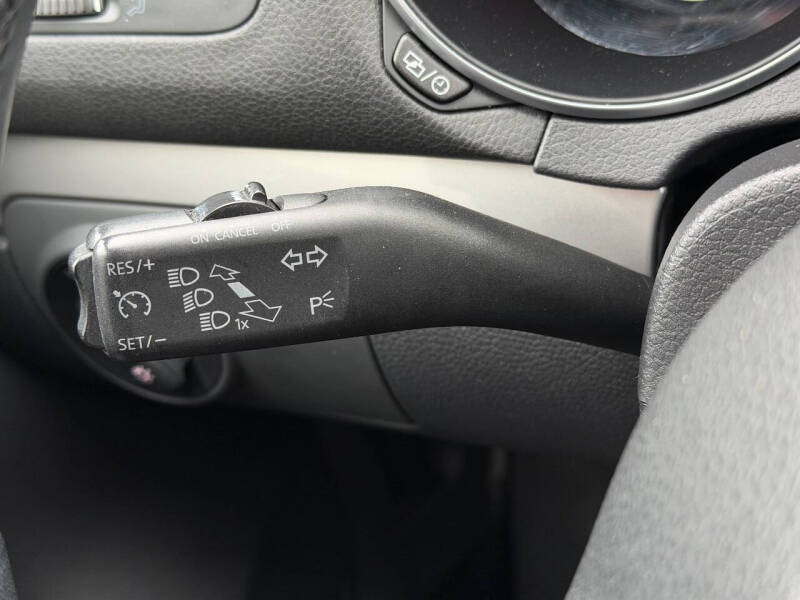 2013 Volkswagen Golf 2.5L PZEV