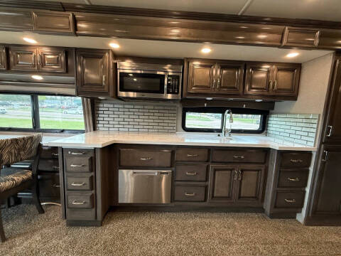 2019 Freightliner XCM Chassis