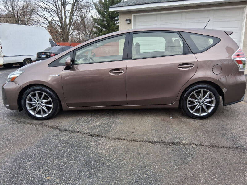 2015 Toyota Prius v Five