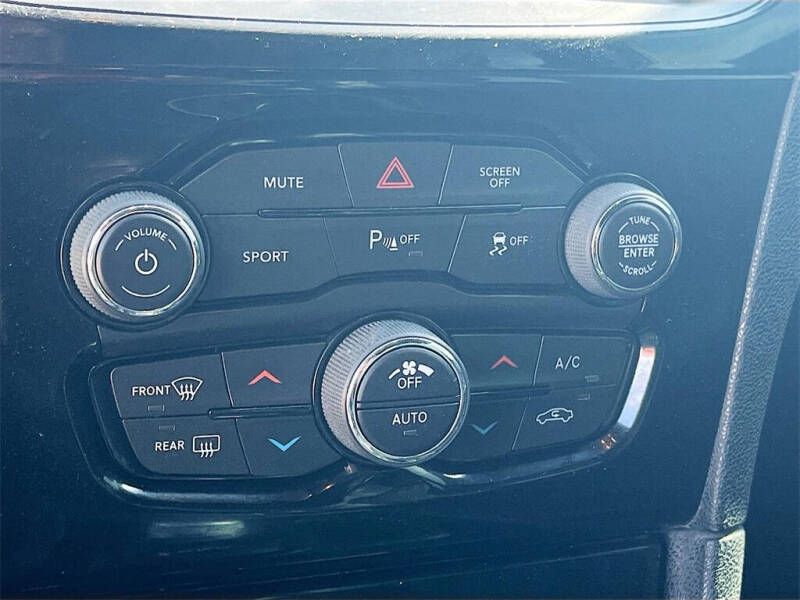 2022 Chrysler 300 S V6