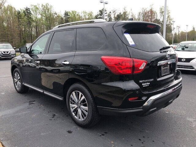 2019 Nissan Pathfinder SL