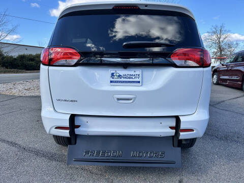 2023 Chrysler Voyager LX