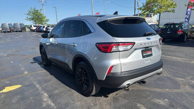 2020 Ford Escape SE