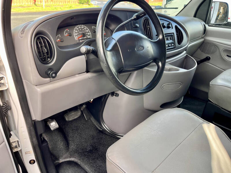1999 Ford E-150 Chateau