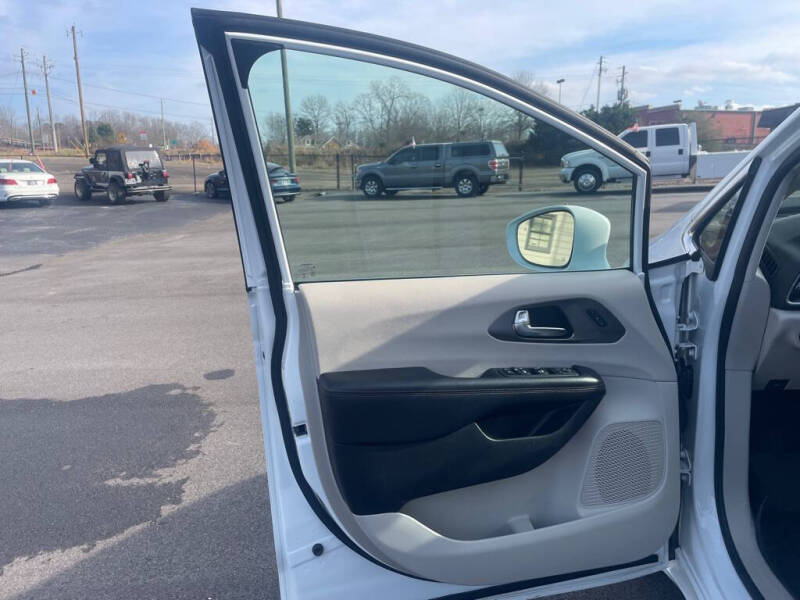 2020 Chrysler Pacifica Touring L