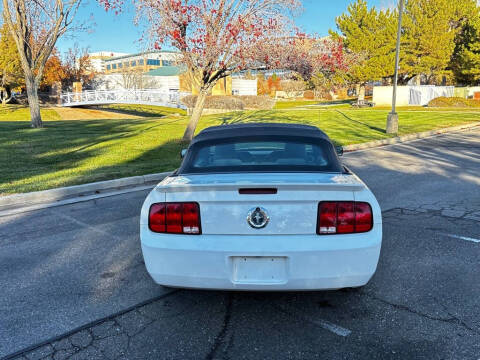 2007 Ford Mustang V6 Deluxe