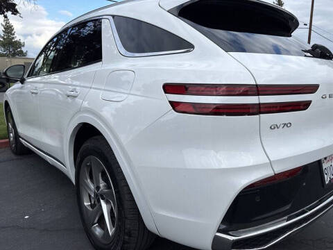 2026 Genesis GV70