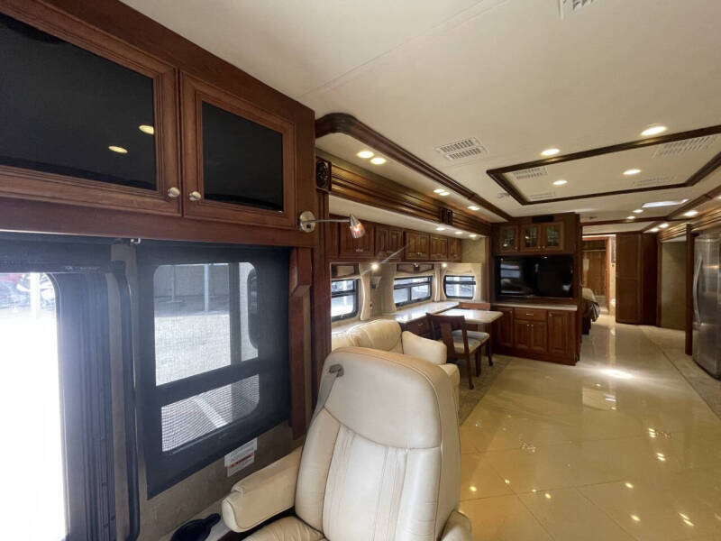 2013 Freightliner XCM Chassis
