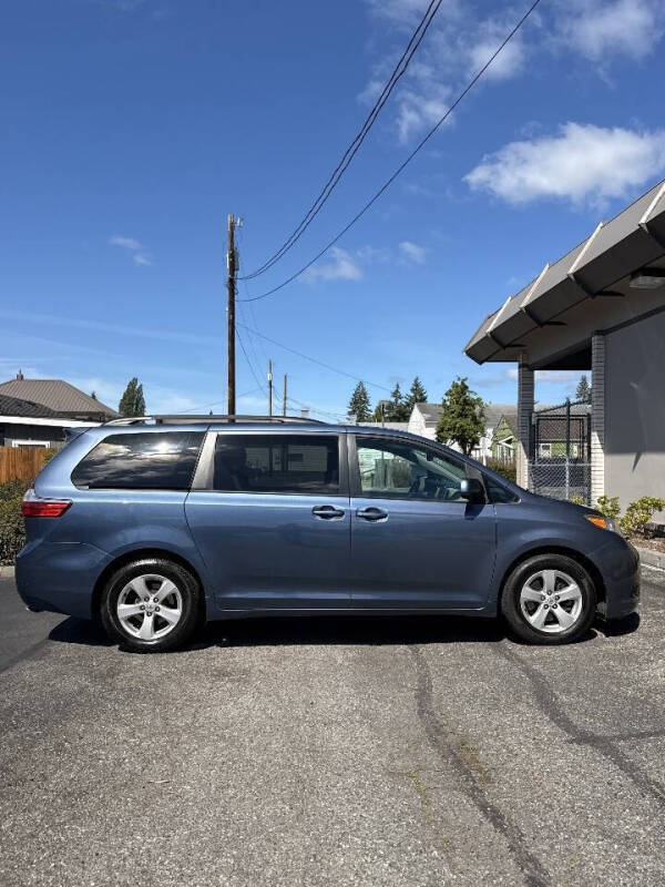 2015 Toyota Sienna LE 8-Passenger