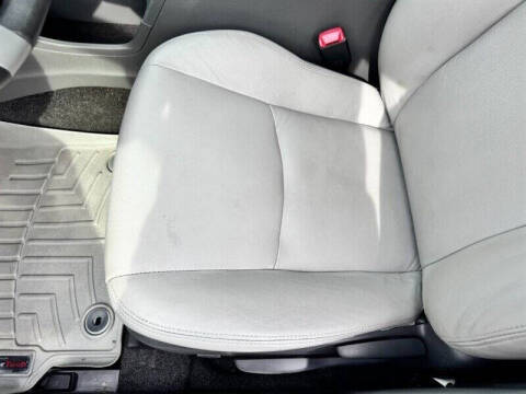 2014 Toyota Prius v Two