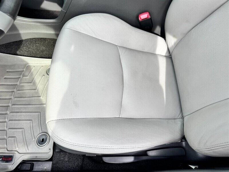 2014 Toyota Prius v Two