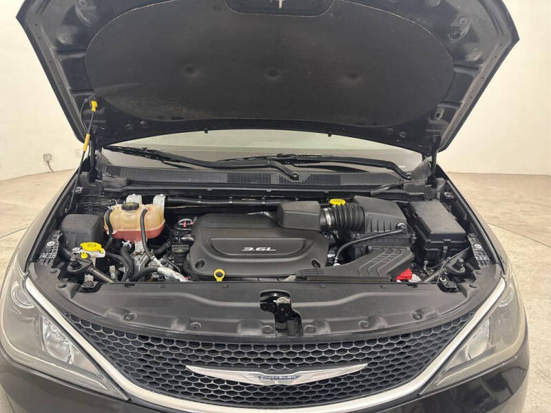 2017 Chrysler Pacifica Touring-L Plus