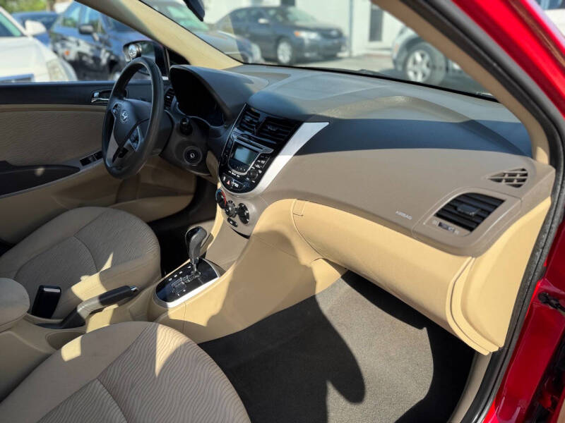 2012 Hyundai Accent GLS