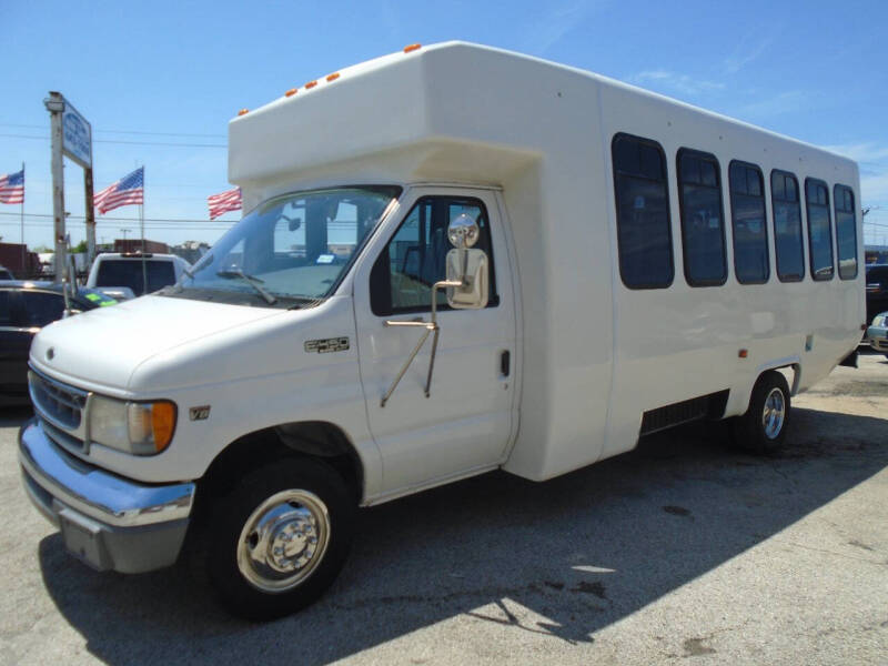 2000 Ford Econoline's photo