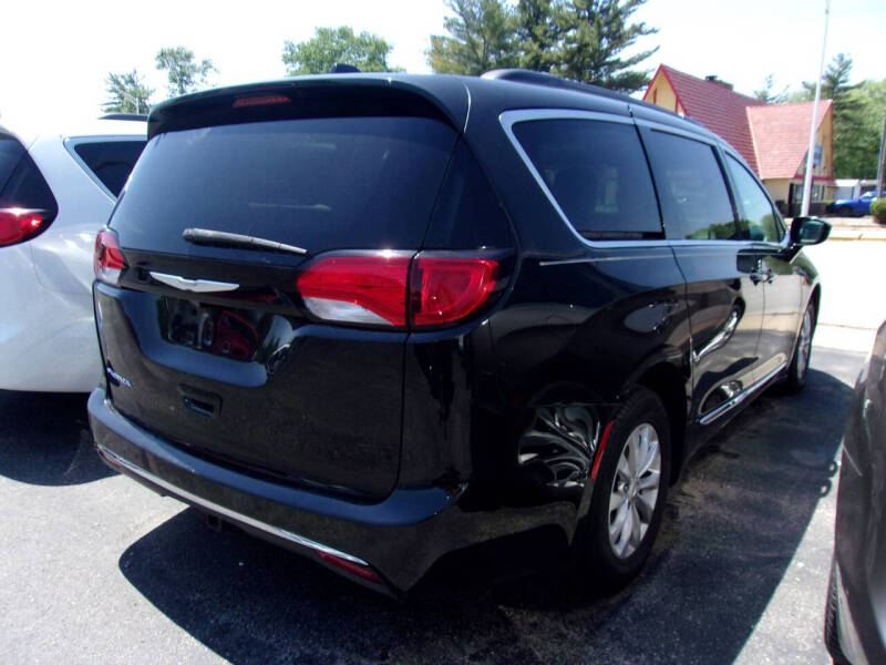 2017 Chrysler Pacifica Touring-L