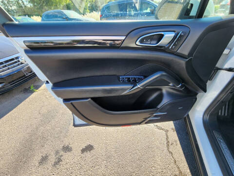 2014 Porsche Cayenne Platinum