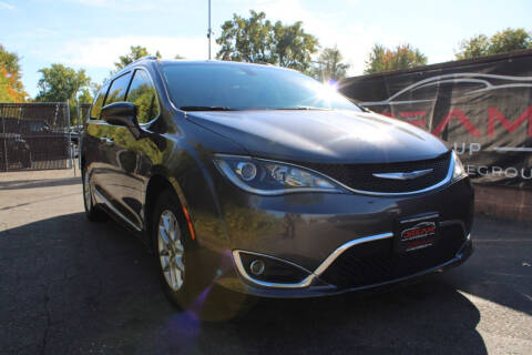 2020 Chrysler Pacifica Touring L