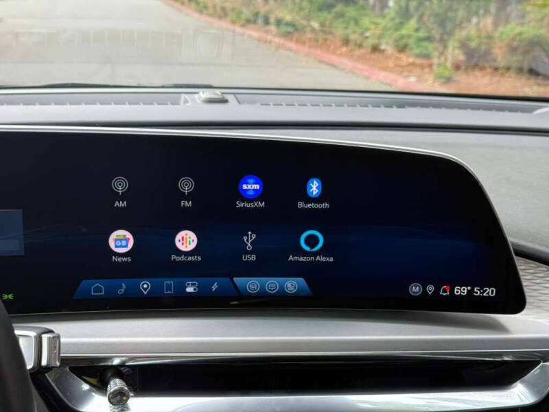 2024 Cadillac LYRIQ Luxury 1