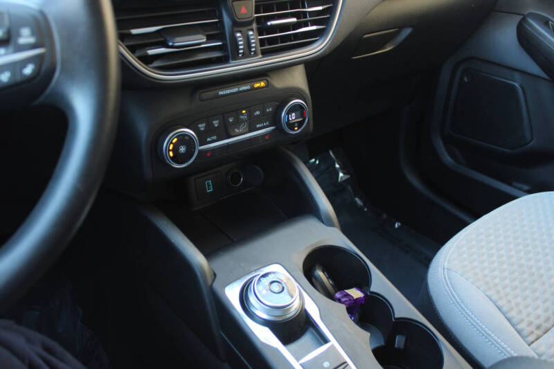 2020 Ford Escape SE