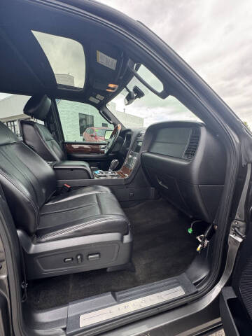 2017 Lincoln Navigator Select