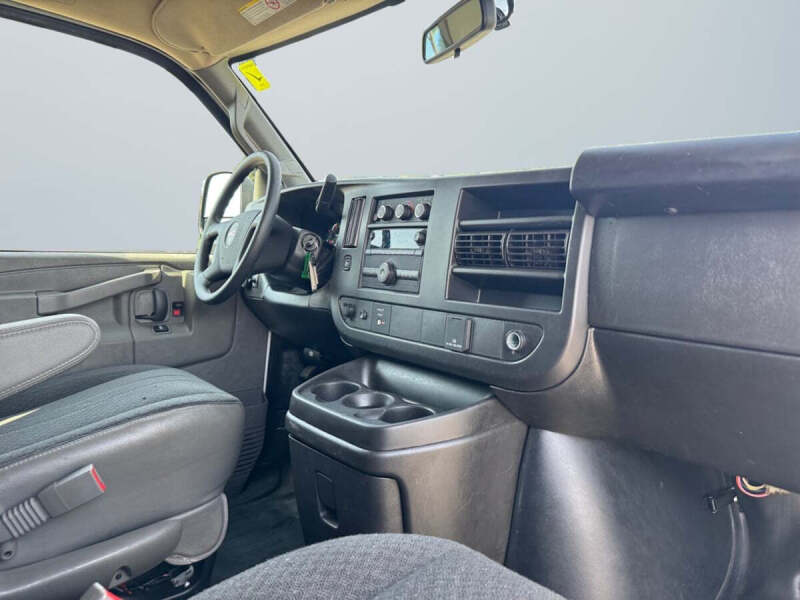 2024 GMC Savana 2500
