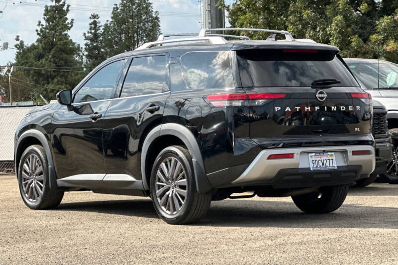 2022 Nissan Pathfinder SL
