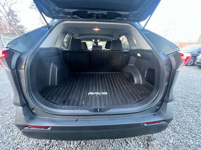 2020 Toyota RAV4 LE