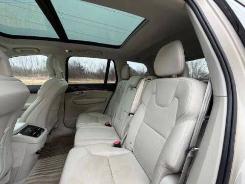 2016 Volvo XC90 T6 Momentum