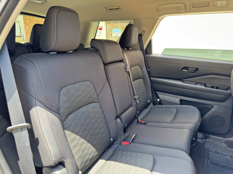 2023 Nissan Pathfinder SV