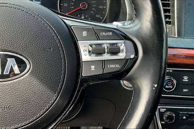 2017 Kia Cadenza Technology