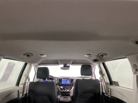 2022 Chrysler Voyager LX