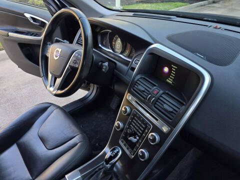 2016 Volvo XC60 T5 Drive-E Platinum