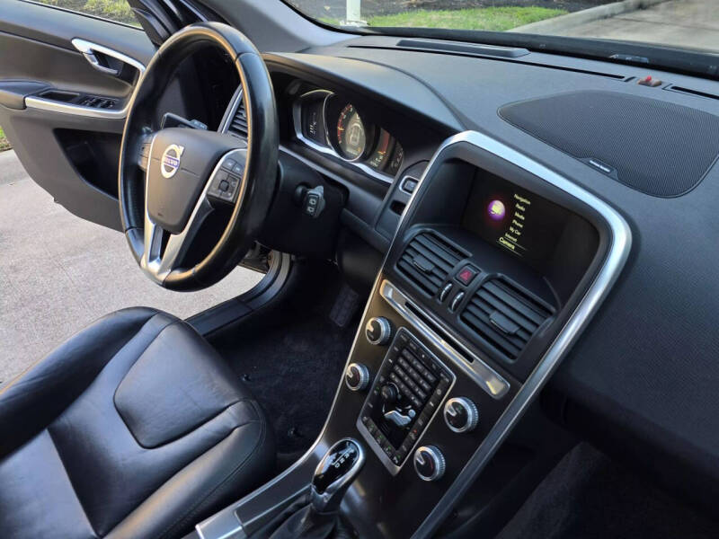 2016 Volvo XC60 T5 Drive-E Platinum