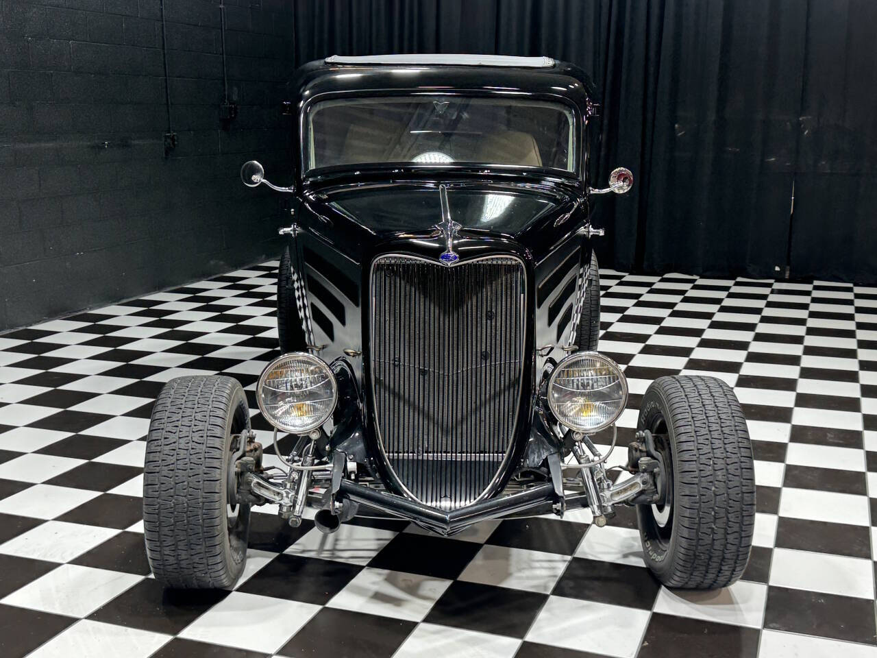1933 Ford Tudor 6