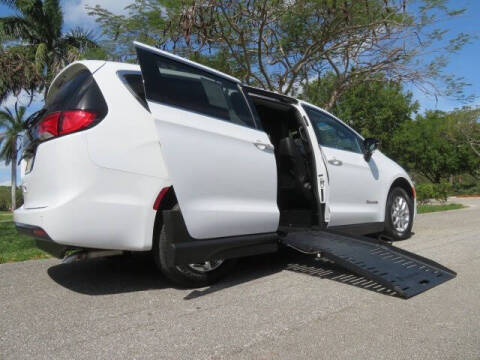 2025 Chrysler Voyager LX