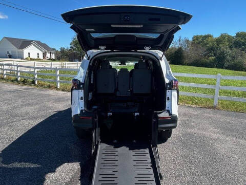 2025 Toyota Sienna LE 8-Passenger