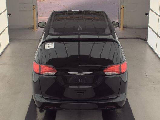 2022 Chrysler Voyager LX