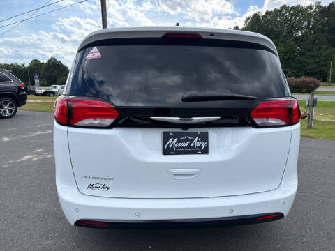 2026 Chrysler Voyager LX