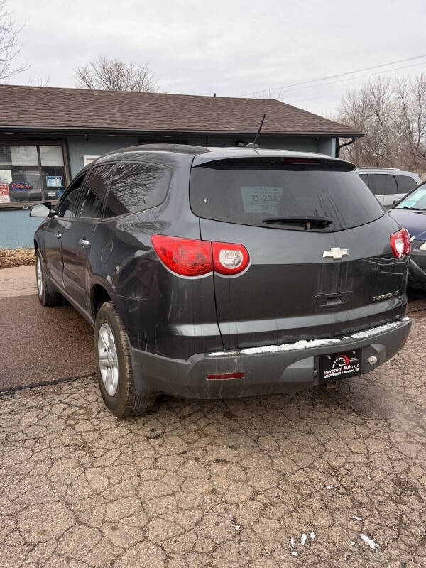 2011 Chevrolet Traverse LS