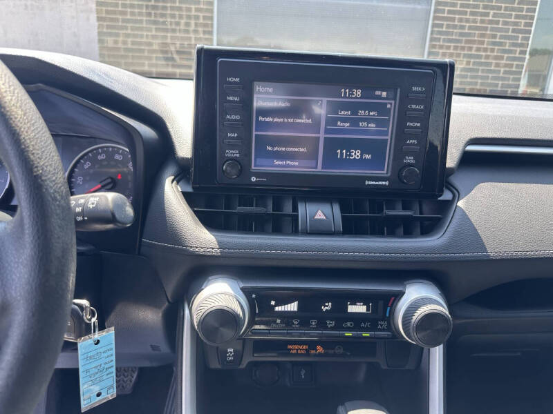 2020 Toyota RAV4 LE