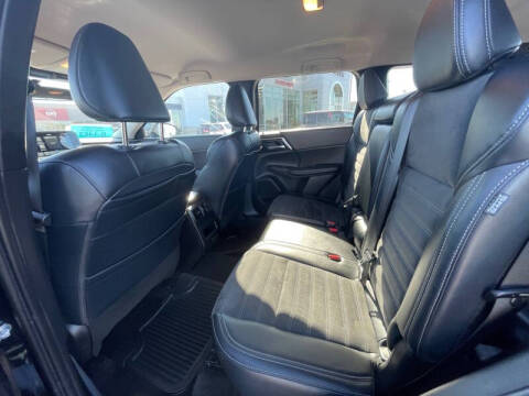 2024 Mitsubishi Outlander SE